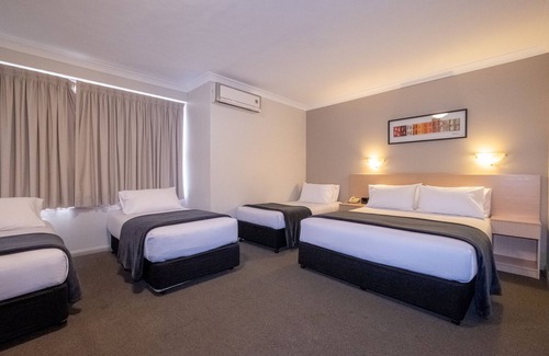 Campbelltown Hotel | Maclin Lodge Motel