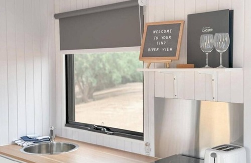 Narromine House | Macquarie River View by Tiny Away