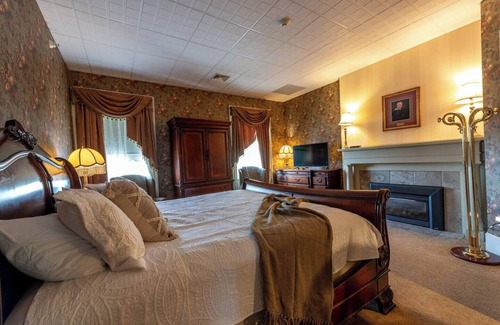 Geneseo Bed & Breakfast | MacVittie Room - Big Tree Innnn