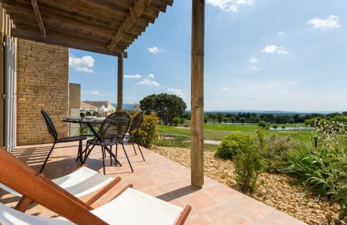 Saumane-de-Vaucluse Apartment | Madame Vacances Domaine du Provence Country Club Service Premium