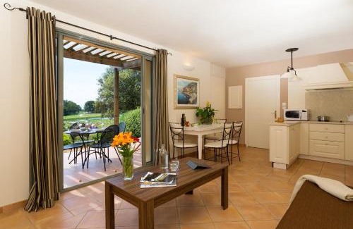 Saumane-de-Vaucluse Apartment | Madame Vacances Domaine du Provence Country Club Service Premium