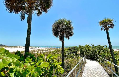 Madeira Beach Apartment | Madeira Bay Resort 509