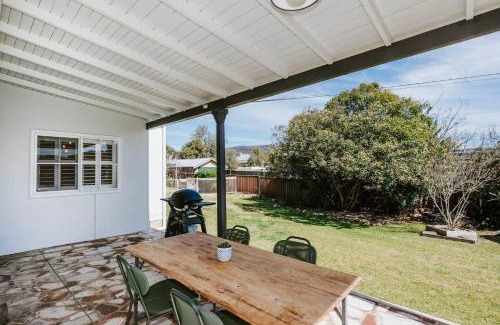 Central Mudgee House | Madeira Cottage - Country Comfort with Pool and Spa