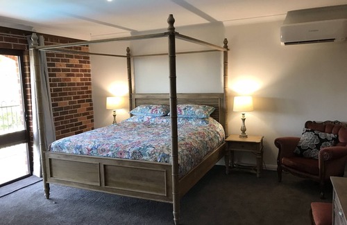 Central Mudgee House | Madeira House - District views in town