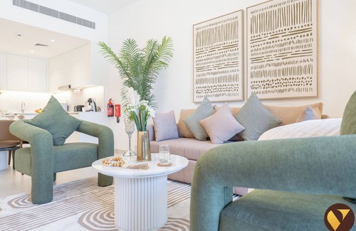 Umm Suqeim 3 Apartment | Madinat Jumeirah Living with Pool View