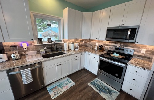 Edgewater Acres House | MADISON BAY BEACH GETAWAY-PRIVATE POOL-HOT TUB- FIRE PIT- WEEKLY STAY DISCOUNT