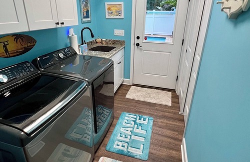 Edgewater Acres House | MADISON BAY BEACH GETAWAY-PRIVATE POOL-HOT TUB- FIRE PIT- WEEKLY STAY DISCOUNT