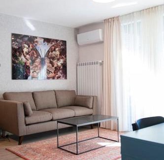 Sofia City Center Apartment | Madrid: A modern 2-bedroom apartment with parking