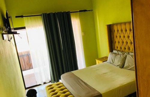 Glen Cowie House | Madzindwa Guest House