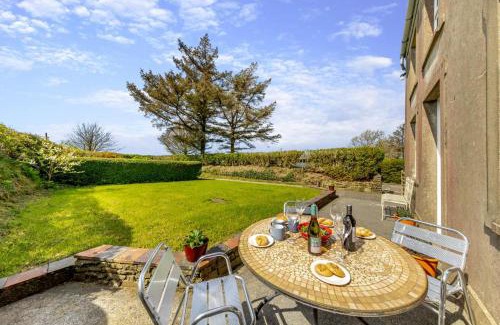 Llanon House | Maenllwyd