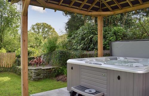 Boncath House | Maes Yr Onnen