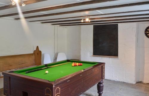 Boncath House | Maes Yr Onnen