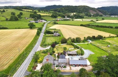 Meifod House | Maesnewydd Cottage