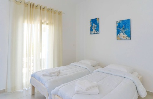 Paraga Apartment | Maganos EikosiDio: A/C, shared pool, breakfast included