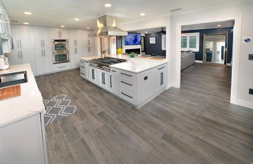 Conway House | Magazine like huge home w/pool city center/parks