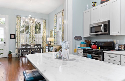 Lower Garden District Condo | MAGAZINE STREET meets HISTORIC CHARM