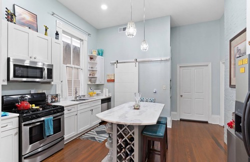 Lower Garden District Condo | MAGAZINE STREET meets HISTORIC CHARM