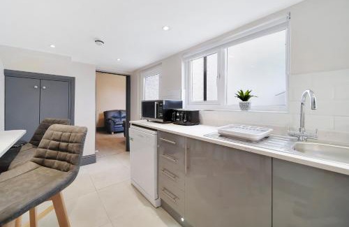 Londonderry Villa | Magee Town House 'Sleeping 8 guests'
