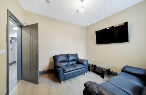 Londonderry Villa | Magee Town House 'Sleeping 8 guests'