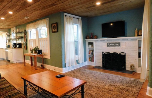 Wilmington House | Maggie's Village: 4 BR, 2 BA in Wilmington, Sleeps 10