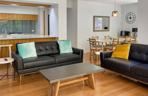 Horseshoe Bay Apartment | Maggies Beachfront Apt. 9