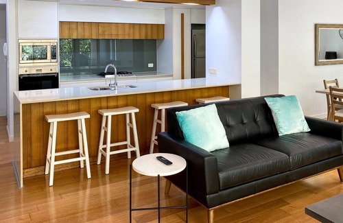 Horseshoe Bay Apartment | Maggies Beachfront Apt. 9