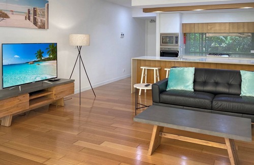 Horseshoe Bay Apartment | Maggies Beachfront Apt. 9