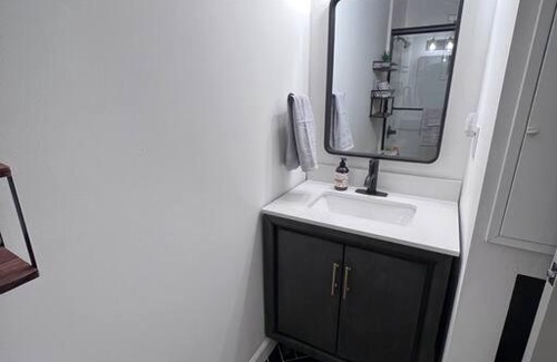 Birmingham Apartment | Magic City Overlook walk to Nightlife, St.Vincent's, and UAB