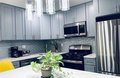 Washington Square West Apartment | Magic Gardens 2BD Apt in Center City