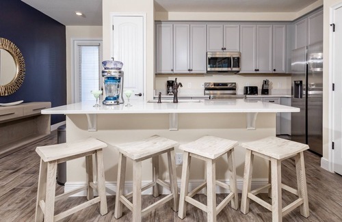 West Kissimmee Cottage | Magic in Margaritaville! New, Modern Condo Sleeps 7, Close to All Theme Parks
