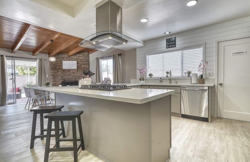 Fullerton House | ❀ Magical Days home ❀ Disneyland ◦ Beach ◦ Fast WIFI ◦ Anaheim ◦ Games ◦ Family
