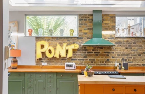 Wandsworth House | Magical Home with AC, Parking & Beautiful Gardens
