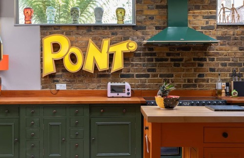 Wandsworth House | Magical Home with AC, Parking & Beautiful Gardens