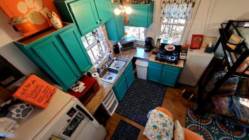 Grubville House | Magical Tree House Rental Nestled in the Woods on Farm Retreat near St. Louis, Missouri