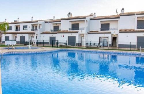 Mosqueira Villa | Magnólia AB House - Pool View & Privat Garden & Garage