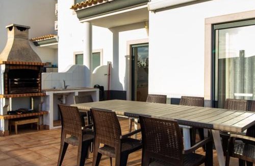 Mosqueira Villa | Magnólia AB House - Pool View & Privat Garden & Garage