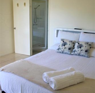 Horseshoe Bay Apartment | Magnetic Sunsets Resort