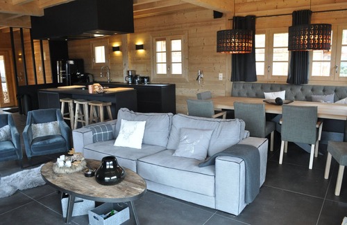 Notre-Dame-de-Bellecombe Ski Chalet | MAGNIFICENT 10-person chalet, 200ml from a lift. WIFI, Jacuzzi and Sauna