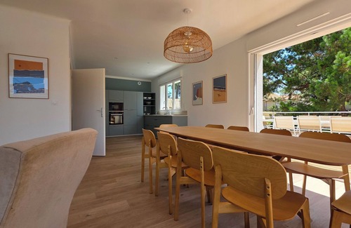 Saint-Georges-de-Didonne Villa | Magnificent VILLA 220 m² - 14 persons - heated swimming pool - parking lot