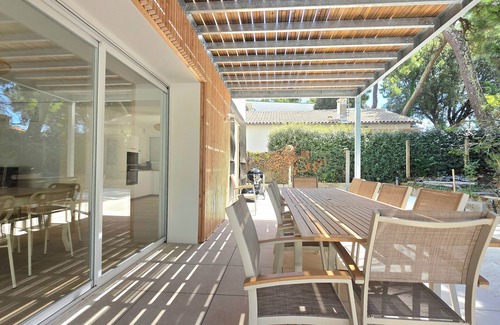 Saint-Georges-de-Didonne Villa | Magnificent VILLA 220 m² - 14 persons - heated swimming pool - parking lot