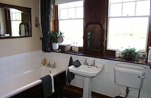 Knelston House | Magnificent Country House in the Gower, minutes from wonderful beaches