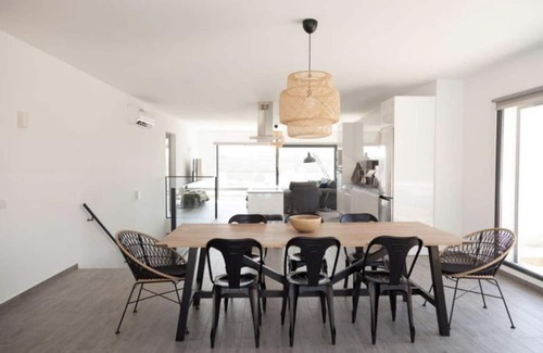 Igreja Nova House | Magnificent 3-bedroom villa with private pool 2 minutes from the beach!