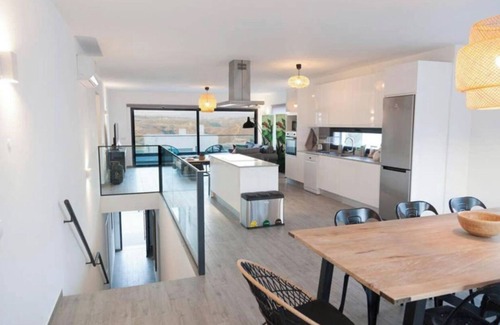 Igreja Nova House | Magnificent 3-bedroom villa with private pool 2 minutes from the beach!