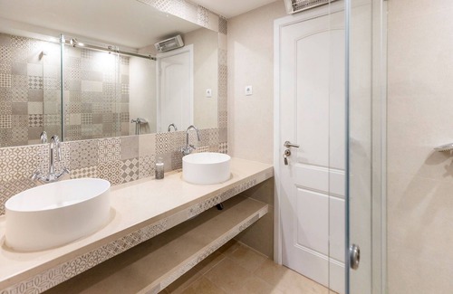 Monserrate Villa | Magnificent Cascais Villa | 6 Bedrooms | Villa Guincho | Entertainment & Cinema Room | Sea & Mountain Views