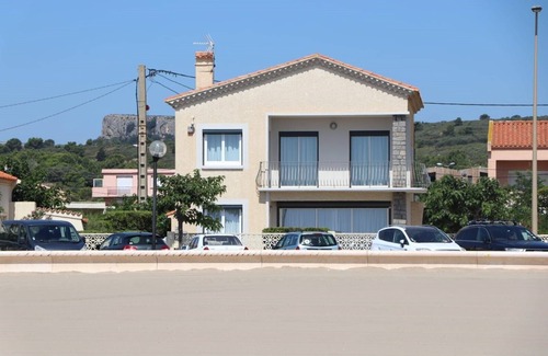 Narbonne-Plage Villa | Magnificent comfortable villa T4 in front of sea in Narbonne-Plage