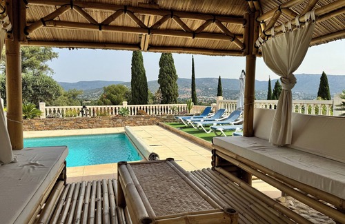 Bormes-Les-Mimosas House | Magnificent hillside rental in Bormes les Mimosas beds made for your arrival