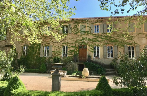 Gemenos House | Magnificent Gîte with infinity pool at Château de Jouques