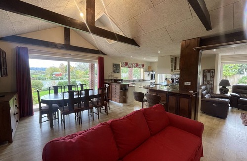 Backwell House | Magnificent Getaway - Tennis, Climbing & More!