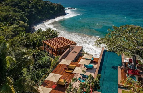 Lo de Marcos House | Magnificent Living in Elegance! Beachfront, Pets Allowed, Free Breakfast!