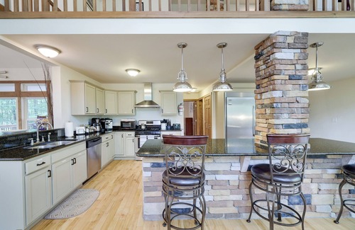 Lackawaxen House | Magnificent, luxurious perfect for large families in Masthope!